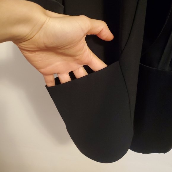 Aritzia Wilfred Chevalier blazer jacket. Satin parts. Size 2. - Picture 5 of 10